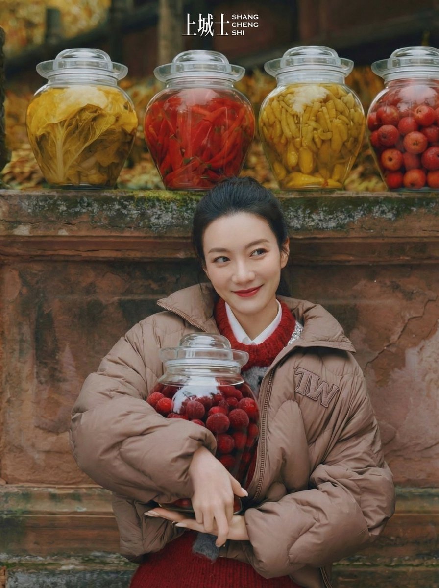 甜美娇羞少女的冬日市集时光